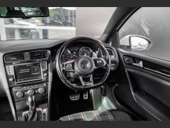 Photo of the vehicle Volkswagen Golf GTI