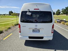 Photo of the vehicle Toyota HiAce