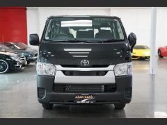 Photo of the vehicle Toyota HiAce