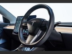 Photo of the vehicle Tesla Model 3