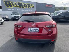 Photo of the vehicle Mazda Axela