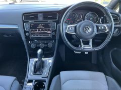 Photo of the vehicle Volkswagen Golf