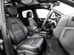 Photo of the vehicle Porsche Cayenne