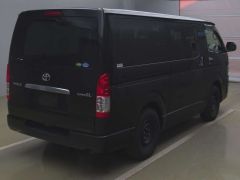 Photo of the vehicle Toyota HiAce