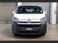 Photo of the vehicle Toyota HiAce