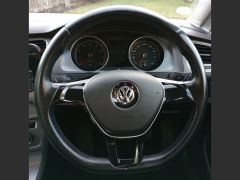 Photo of the vehicle Volkswagen Golf