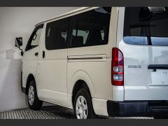 Photo of the vehicle Toyota HiAce