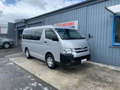 Photo of the vehicle Toyota HiAce