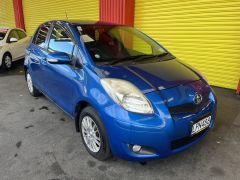 Photo of the vehicle Toyota Vitz