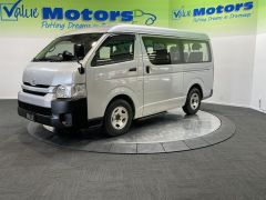 Photo of the vehicle Toyota HiAce