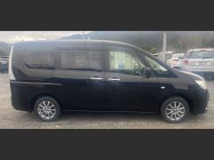 Photo of the vehicle Nissan Serena