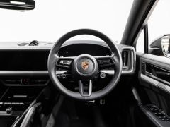 Photo of the vehicle Porsche Cayenne