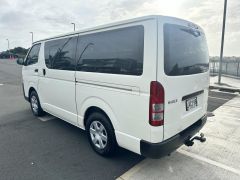 Photo of the vehicle Toyota HiAce