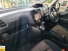 Photo of the vehicle Nissan Serena