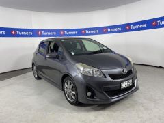 Photo of the vehicle Toyota Vitz