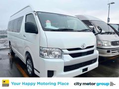 Photo of the vehicle Toyota HiAce