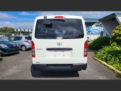 Photo of the vehicle Toyota HiAce