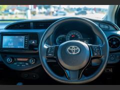 Photo of the vehicle Toyota Vitz