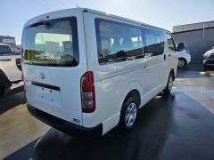 Photo of the vehicle Toyota HiAce