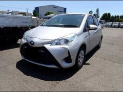 Photo of the vehicle Toyota Vitz