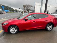 Photo of the vehicle Mazda Axela