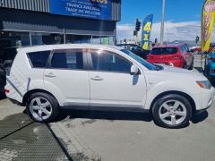 Photo of the vehicle Mitsubishi Outlander