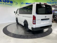 Photo of the vehicle Toyota HiAce