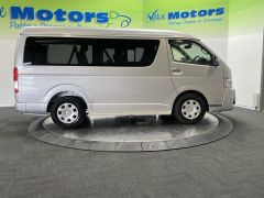 Photo of the vehicle Toyota HiAce