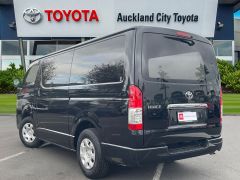 Photo of the vehicle Toyota HiAce