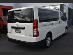 Photo of the vehicle Toyota HiAce