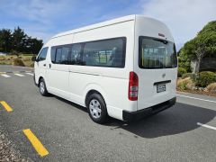 Photo of the vehicle Toyota HiAce