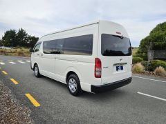 Photo of the vehicle Toyota HiAce