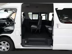 Photo of the vehicle Toyota HiAce