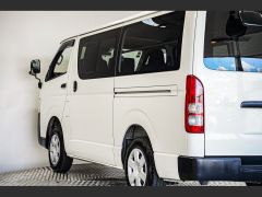 Photo of the vehicle Toyota HiAce