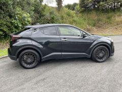 Photo of the vehicle Toyota C-HR