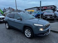 Photo of the vehicle Jeep Cherokee