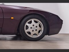 Photo of the vehicle Porsche 944