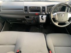 Photo of the vehicle Toyota HiAce