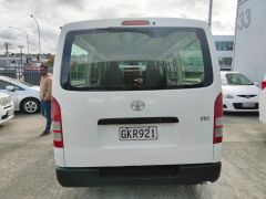 Photo of the vehicle Toyota HiAce