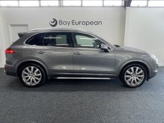 Photo of the vehicle Porsche Cayenne