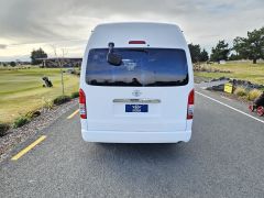 Photo of the vehicle Toyota HiAce