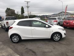 Photo of the vehicle Mazda Demio