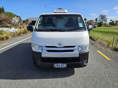 Photo of the vehicle Toyota HiAce