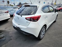 Photo of the vehicle Mazda Demio