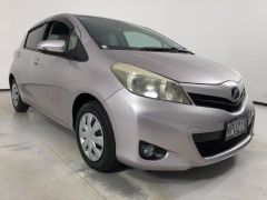 Photo of the vehicle Toyota Vitz