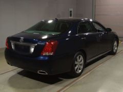 Photo of the vehicle Toyota Crown