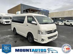 Photo of the vehicle Toyota HiAce