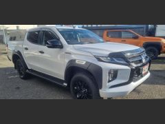 Photo of the vehicle Mitsubishi Triton