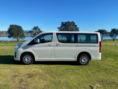 Photo of the vehicle Toyota HiAce