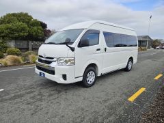 Photo of the vehicle Toyota HiAce